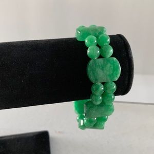 Vintage elasticated stone bracelet. B3